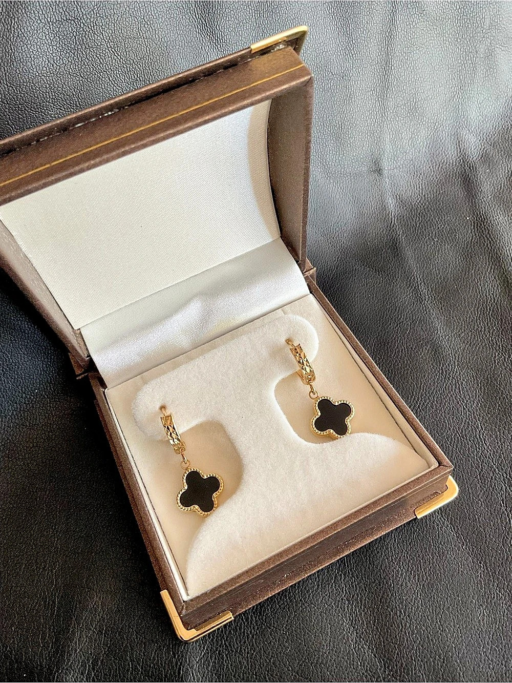 Clover Drop Earrings in Black Stone and 18k Gold Like New